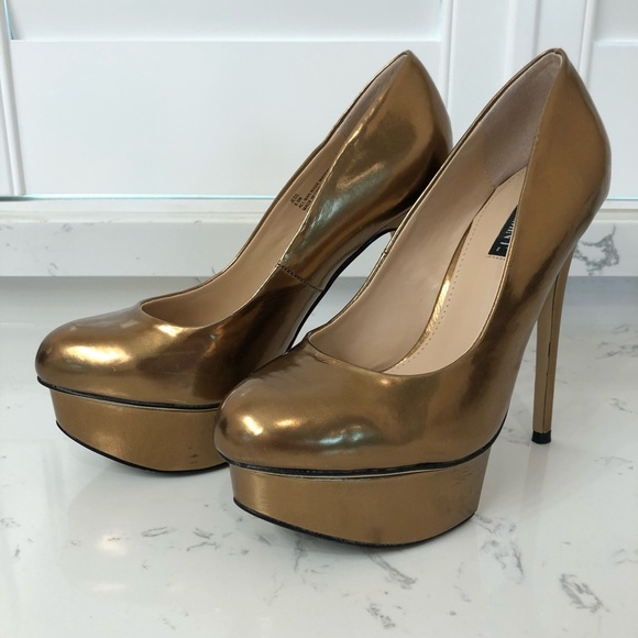 Surprisingly comfy! Metallic platform heels - Picture 3 of 6